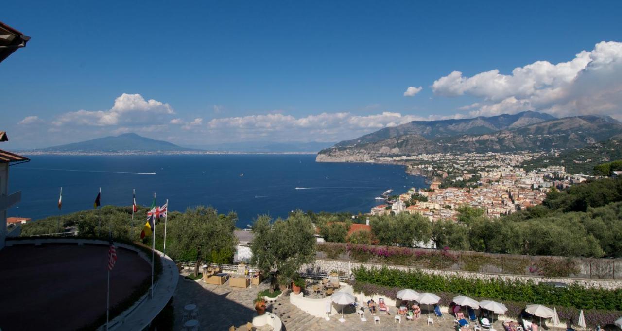 Grand Hotel Aminta Sorrento Bagian luar foto