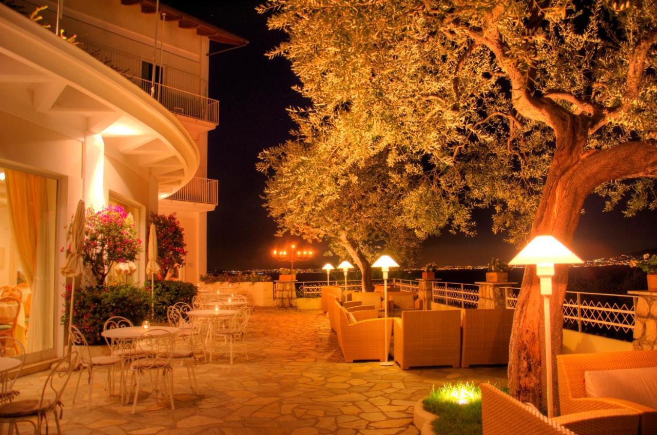 Grand Hotel Aminta Sorrento Bagian luar foto
