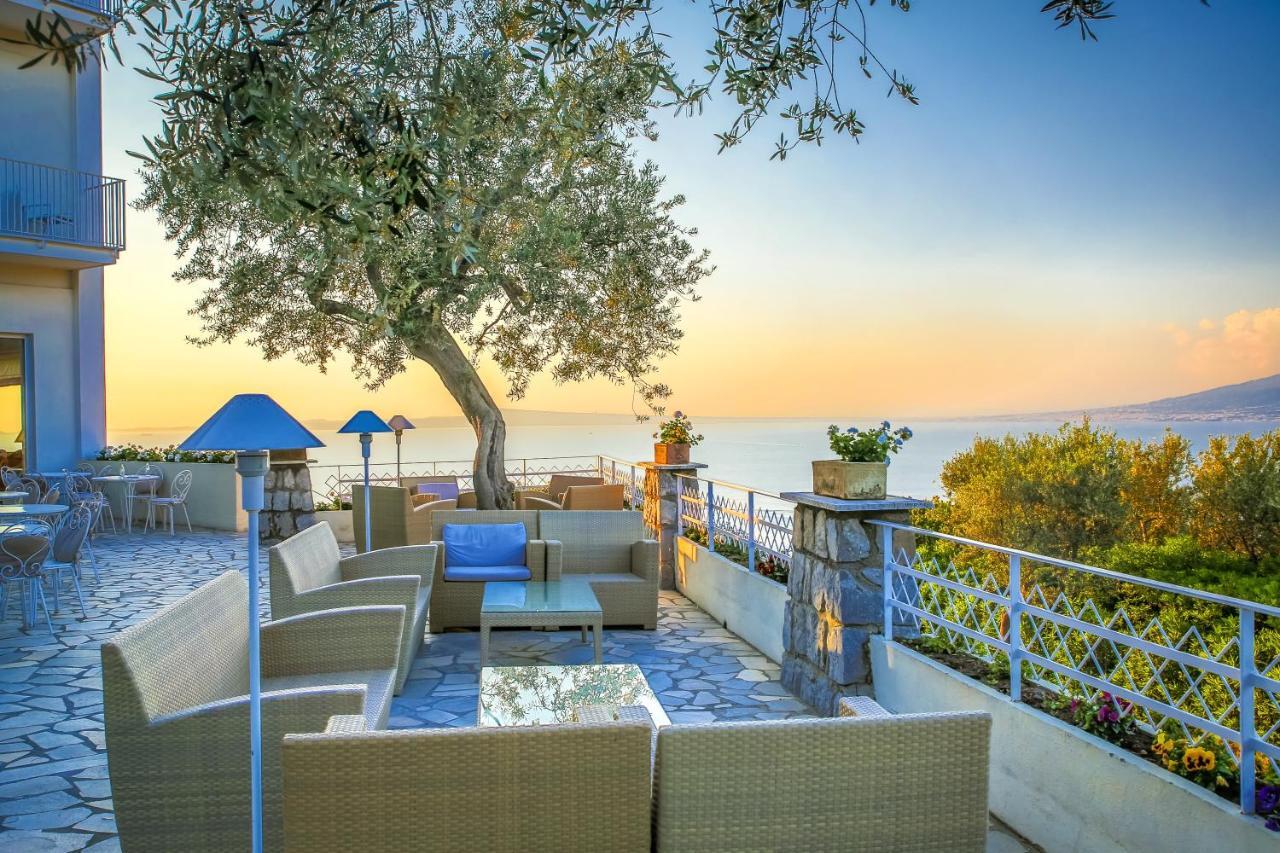 Grand Hotel Aminta Sorrento Bagian luar foto