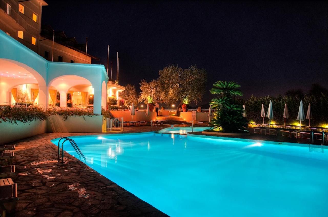 Grand Hotel Aminta Sorrento Bagian luar foto